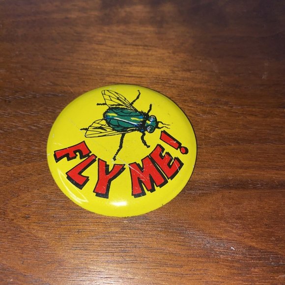 Vintage Topps Batty Button Pin 1970s Round Fly Me Yellow Insect - Picture 1 of 6